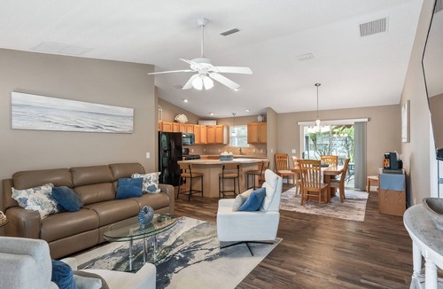 Liberty Park House | 3Br/2Ba Breezy Seashore w/Hot tub & Golf cart by David & Keilah