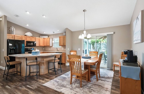 Liberty Park House | 3Br/2Ba Breezy Seashore w/Hot tub & Golf cart by David & Keilah
