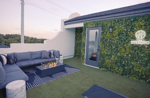 Tampa House | 3BR-3BA Modern Ybor Central Tampa with Rooftop Firepit & 2 Bikes-Fully Equipped
