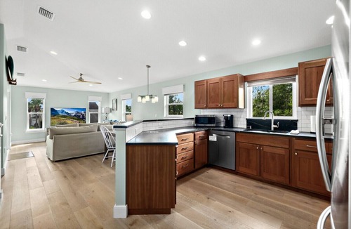 Marineland Acres House | 3BR Beach Walk Home with 2 Private Suites in Quiet Setting