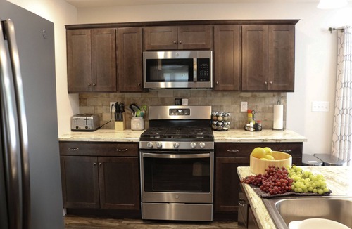 Town of Jerusalem Cottage | 3BR Cottage Deck with Fire Table & Grill EV Charger Wi-Fi