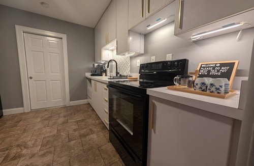 Jacksonville House | 3BR Duplex w/155" Theater, Pool Table & Parking
