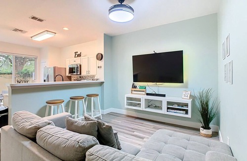 Crestwynd Bay House | 3BR Family-Friendly Town Home Near Disney