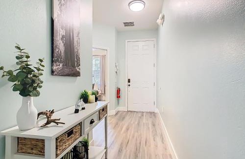 Crestwynd Bay House | 3BR Family-Friendly Townhome Near Disney and Universal