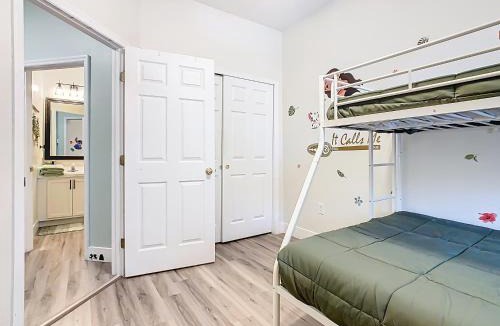 Crestwynd Bay House | 3BR Family-Friendly Townhome Near Disney and Universal