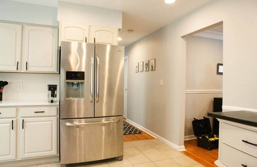 Lyndhurst Apartment | 3BR Family Stay Near NYC | Pool + Free Parking