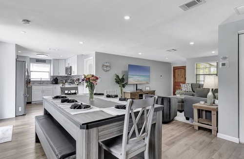 Dunedin House | 3BR Oasis | Sleeps 10 | Heated Pool | Ping Pong!