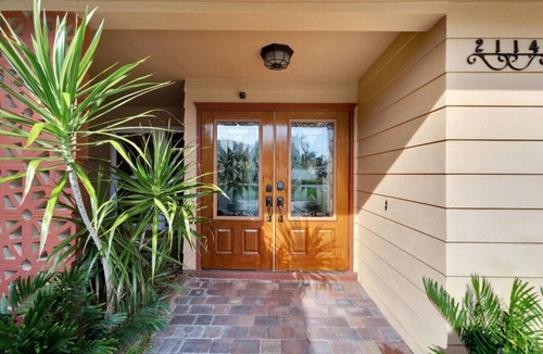 Clearwater House | 3BR | Pool + Hot Tub | Lake View Backyard | 12 Min PIE Airport | Sleeps 9