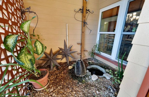 Clearwater House | 3BR | Pool + Hot Tub | Lake View Backyard | 12 Min PIE Airport | Sleeps 9