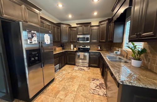 Hahira House | 3BR Retreat I-75 Nearby Drive to Wild Adventures