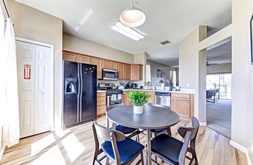 Esprit Villa | 3BR | Screened Pool | 5-Game Room | Lake 9-Min Walk | 10 Min Disney | Sleeps 9
