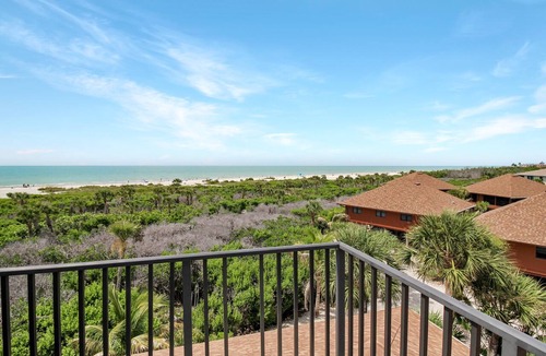 Sanibel Condo | 3BR Villa with rooftop sundeck, gulf views and private beach - pet friendly - Signal Inn 16