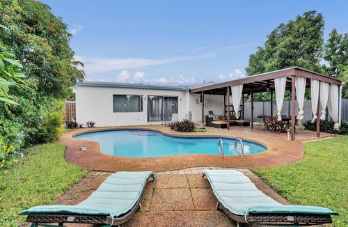 Hollywood Hills House | 3BR w Pool Fast Wi-Fi Self Check-In. Hollywood + Free Parking