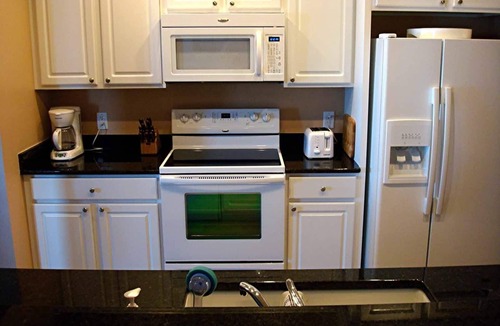 Ludington Condo | 3rd Floor, 3 Bed, 2 Bath Downtown Condo w/Excellent Views of Marina & Harbor
