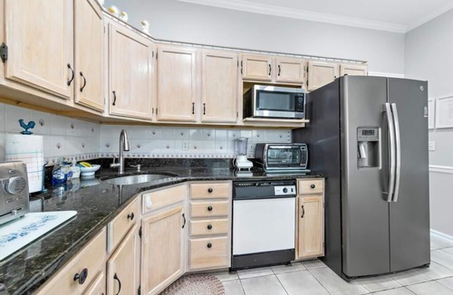 Beach Haven Apartment | *3rd to Beach*BIG DISCOUNTS Summer Weeks *CleanUPDTDVictorian*Across VeteranPrk