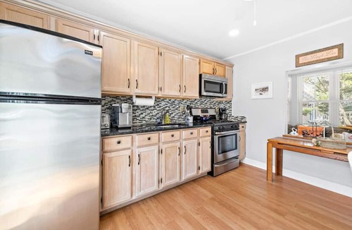 Beach Haven Apartment | *3rdtoBeach*BIG DISCOUNTS SUMMER WEEKS*Heart of BEACH HAVEN*Across Veterans PRK
