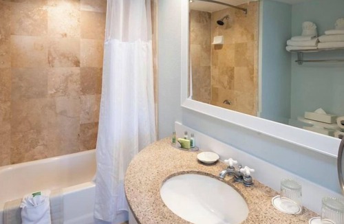 St. Pete Beach Hotel | 3x Gulf Front View With Balcony 2 Queen Beds at Island Grand at TradeWinds