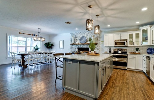 Palmetto House | 4 Bd w 3 King 4Ba 1.2acres htd salt pool private!