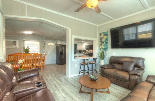 Weeki Wachee Gardens House | 4 Bedroom Farmhouse On The River 2