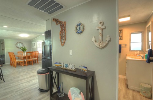 Weeki Wachee Gardens House | 4 Bedroom Farmhouse On The River 2