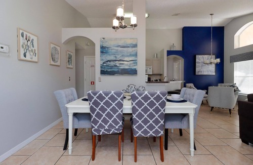 Seasons House | 4-bedroom Holiday home with hot tub