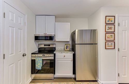 Summerville House | 4-bedroom house 5 min from Masters - back apartment - two kitchens - BBQ - games