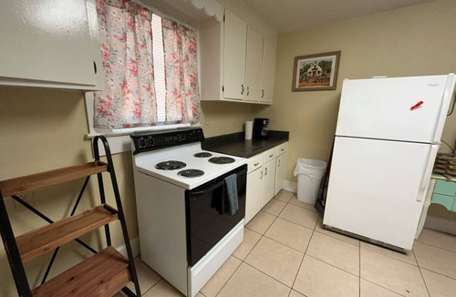 Valdosta House | 4-bedroom house in peaceful Valdosta 4 queen beds, 3 sofa beds w/full amenities