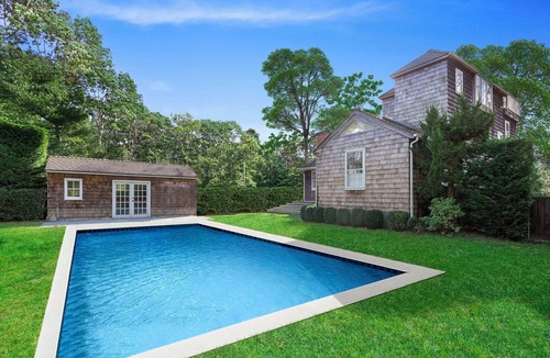 Wainscott House | 4-bedroom house in charming Wainscott walking distance to the beach