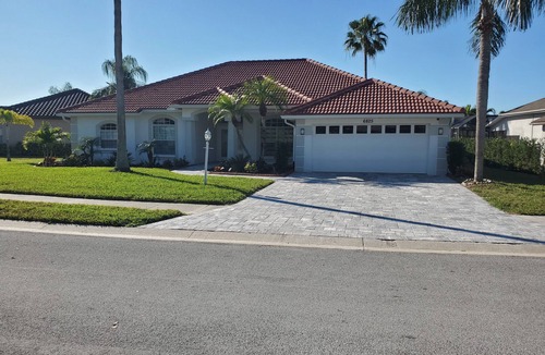 Braden River House | 4 Bedroom Pool home with pond view in Sarasota, FL