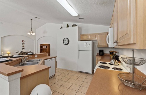 Cumbrian Lakes House | 4 Bedroom Private Pool+Spa Home 8 Miles to Disney