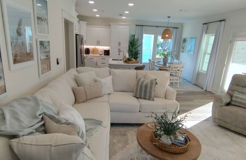 Laguna Beach Estates House | 4 br/2 bath. 5 minute walk to beach. 1 level-no stairs-no elevators. Free WiFi.