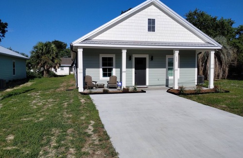 Laguna Beach Estates House | 4 br/2 bath. 5 minute walk to beach. 1 level-no stairs-no elevators. Free WiFi.