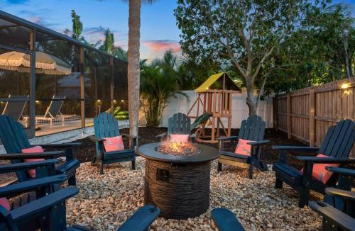 Whitney Beach House | 4 Br Sleeps 10 Private Pool Putt Putt Dog Friendly