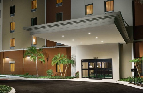 Florida Central Atlantic Coast Apartment | 4 Bright Double Queen Studios | Kitchens & Pool | 2.4 mi to Disney Springs