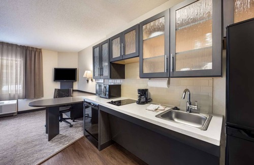 Florida Central Atlantic Coast Apartment | 4 Bright King Kitchen Studios | Outdoor Pool | 3 mi to Lake Bryan