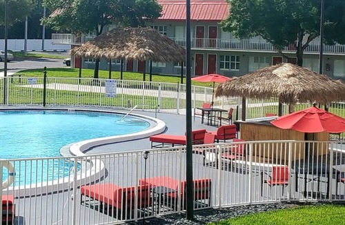 Vero Beach House | 4 Family-friendly Units w/ Free Bfast & Parking!