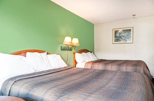 Ashburn Hotel | 4 Lodgings near Ashburn Public Library | Convenient to Local Shopping