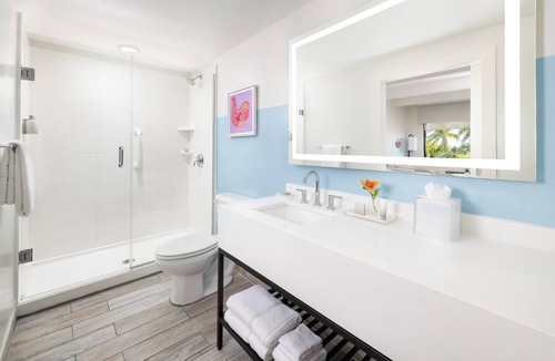 New Town Hotel | 4 Pool-view Rooms with 2 Queen Beds l Island Vibes Await in Blue Flamingo Resort