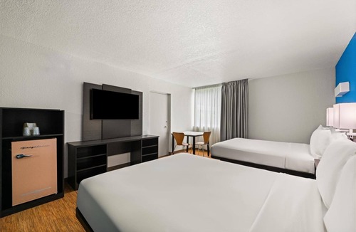 Ludlam Hotel | 4 Rooms Close to Graoeland Water Park - 4.5 miles | Pets Allowed