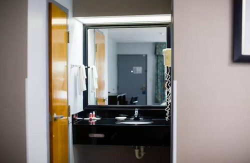 Mary Esther Hotel | 4 Rooms near Oak Tree Nature Preserve | Group Stay Accommodation| Free Parking