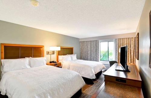 Boca Raton Hotel | 4 Sleek Rooms w/Free Breakfast | Ideal for Families Visiting Boca Raton