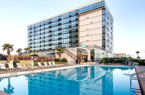 Daytona Beach Condo | 4 studios 4 bathrooms - Family & Friends Beach Retreat - Sleeps up to 20