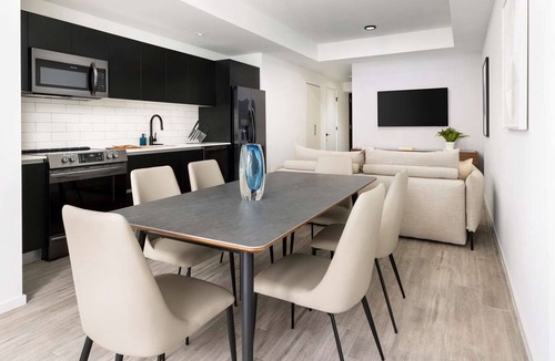 Downtown Miami Hotel | 4 Units, Ocean View One Bedroom Suite with King Bed at The Elser Hotel Miami