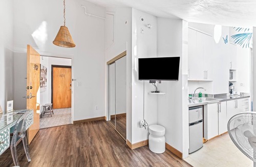 Rosemary Beach Hotel | 402 Rosemary Beach Inn - Includes Beach Chairs & Complimentary Breakfast + Access to 4 Pools