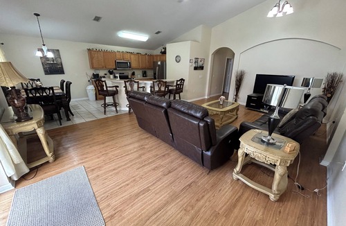 Cumbrian Lakes Villa | 4BD/3B,EXECUTIVE VILLA WITH SPA,MUST SEE,10 MIN FROM DISNEY