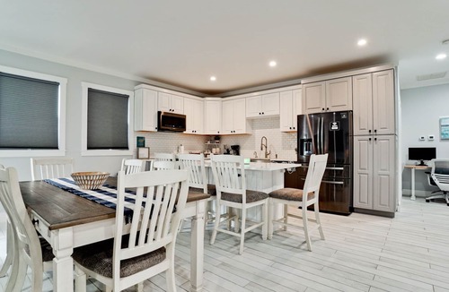 Trailer Estates House | 4Bd 4Ba private, 4 kings bf, heated pool, sleeps 16+!