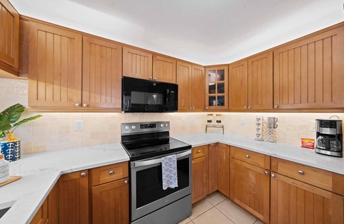 Harborview House | 4Bed/3Bath Heated Pool w/Tiki Bar, Steps to Beach!