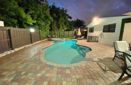 Pompano Beach House | 4BR/3BA Mini-Resort Near Beach heated Pool & Spa