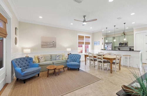 Sandestin House | 4BR Cottage with SIX SEAT Golf Cart! Steps to Pool, Putting Green, Beach Tram