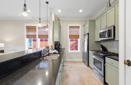 Sandestin House | 4BR Cottage with SIX SEAT Golf Cart! Steps to Pool, Putting Green, Beach Tram